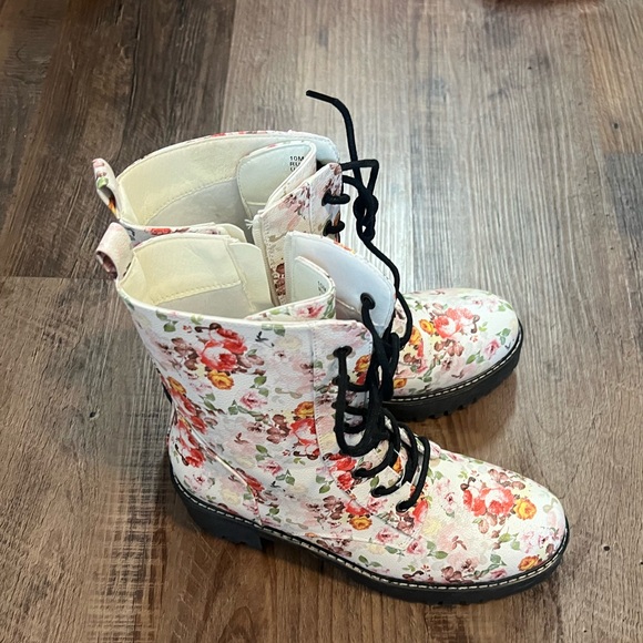 Floral combat boot - Picture 2 of 9